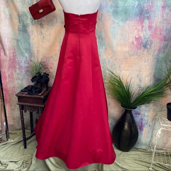 David’s Bridal Gorgeous Red Prom Formal Gala Gown - Picture 2 of 14